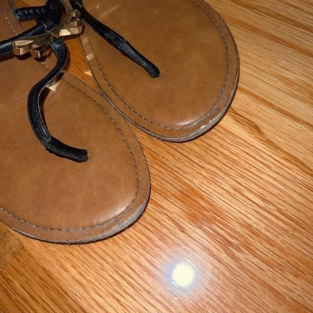Women's Brown and Black Sandals tan and black with a gold bow sandal Merona 8.5